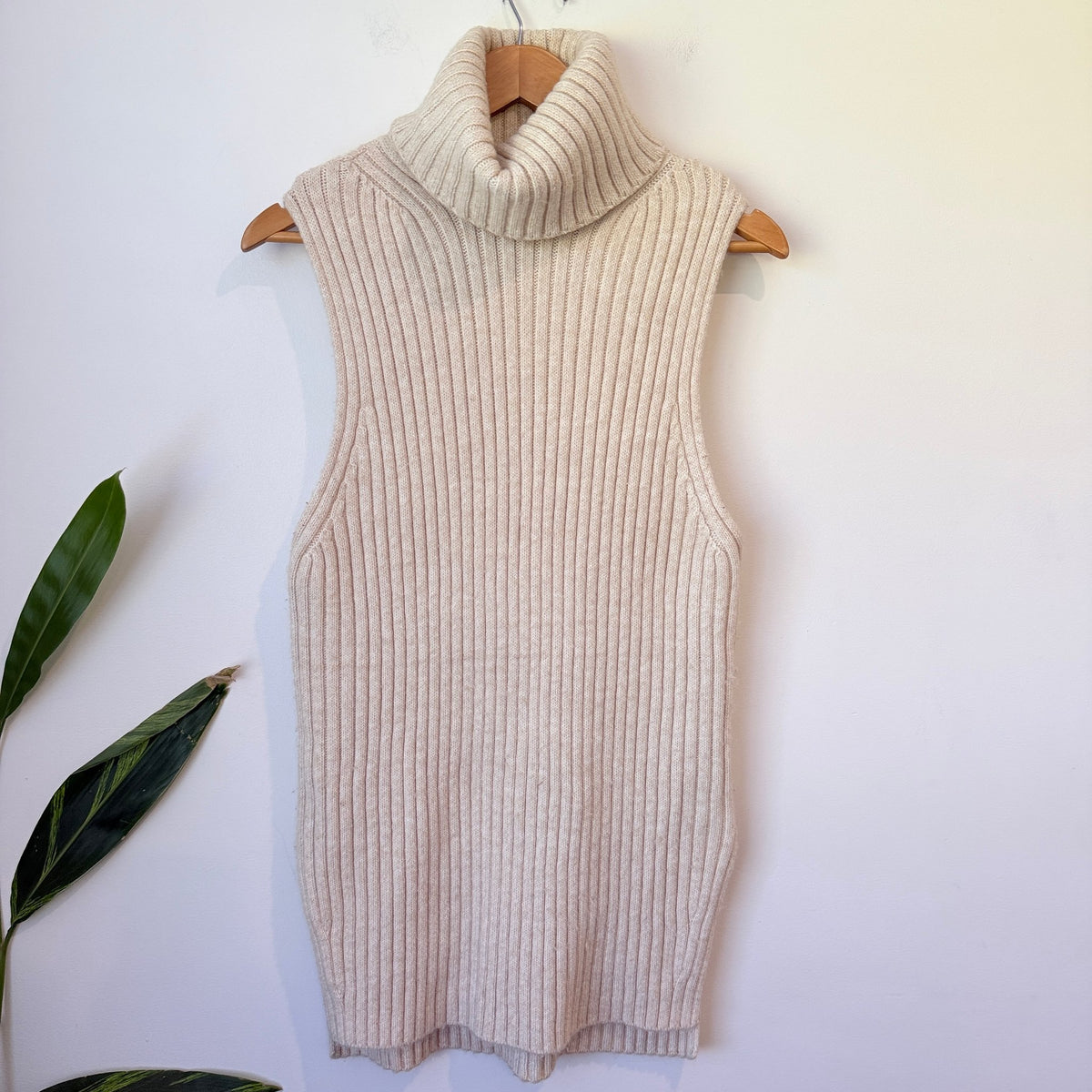 H&M Size XS Ribbed Knit Sleeveless Roll Neck Top