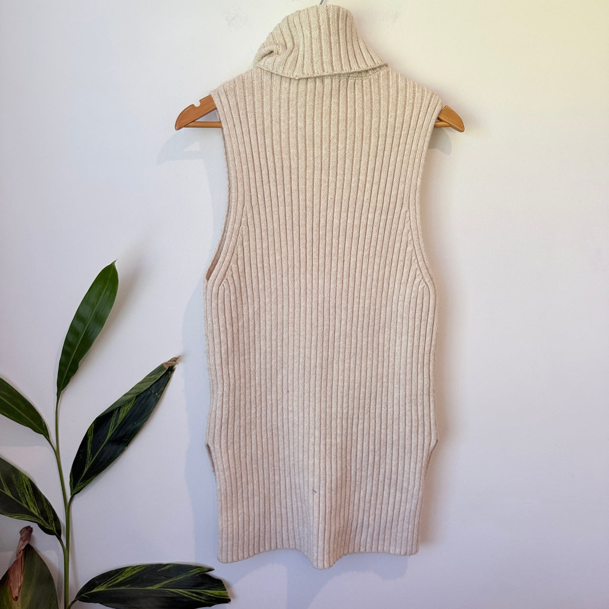 H&M Size XS Ribbed Knit Sleeveless Roll Neck Top