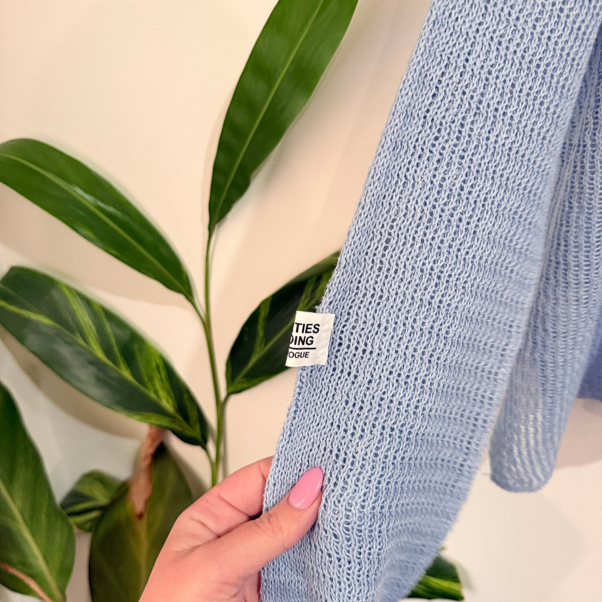 Brand Unknown Size U/Arm to U/Arm 56cm Open Knit Jumper