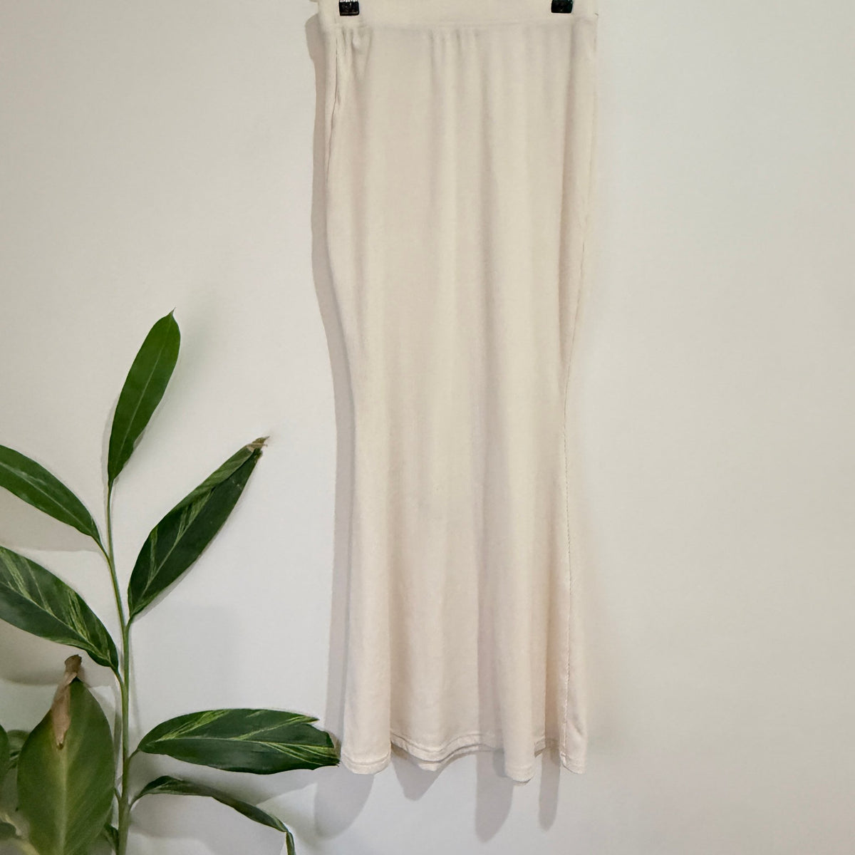 Brand Unknown Size Waist 62cm Ribbed Knit Maxi Skirt