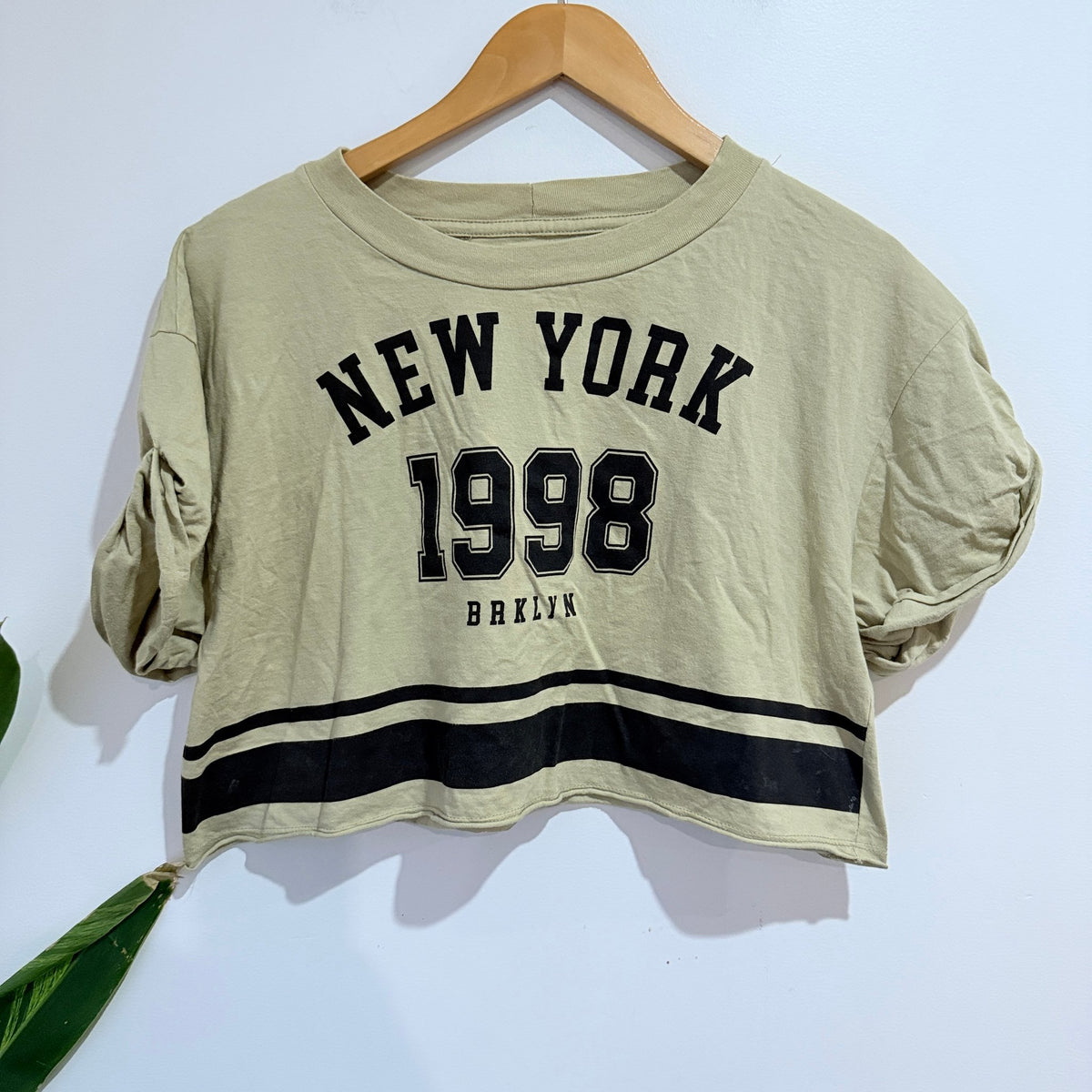 Pool Size S | U/Arm to U/Arm 52cm Graphic Crop Tee