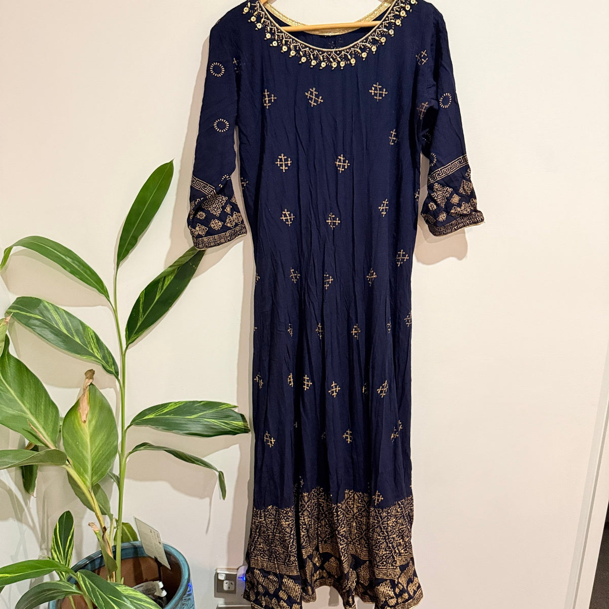 Brand Unknown Size U/Arm to U/Arm 50cm Gold Print Maxi Kurta Dress