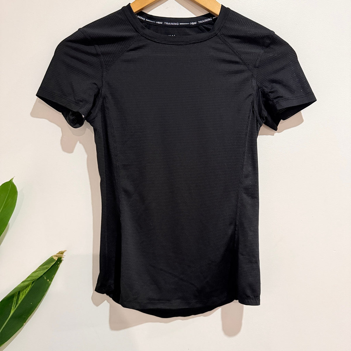 H&M Sport Size XS Mesh Training Tee