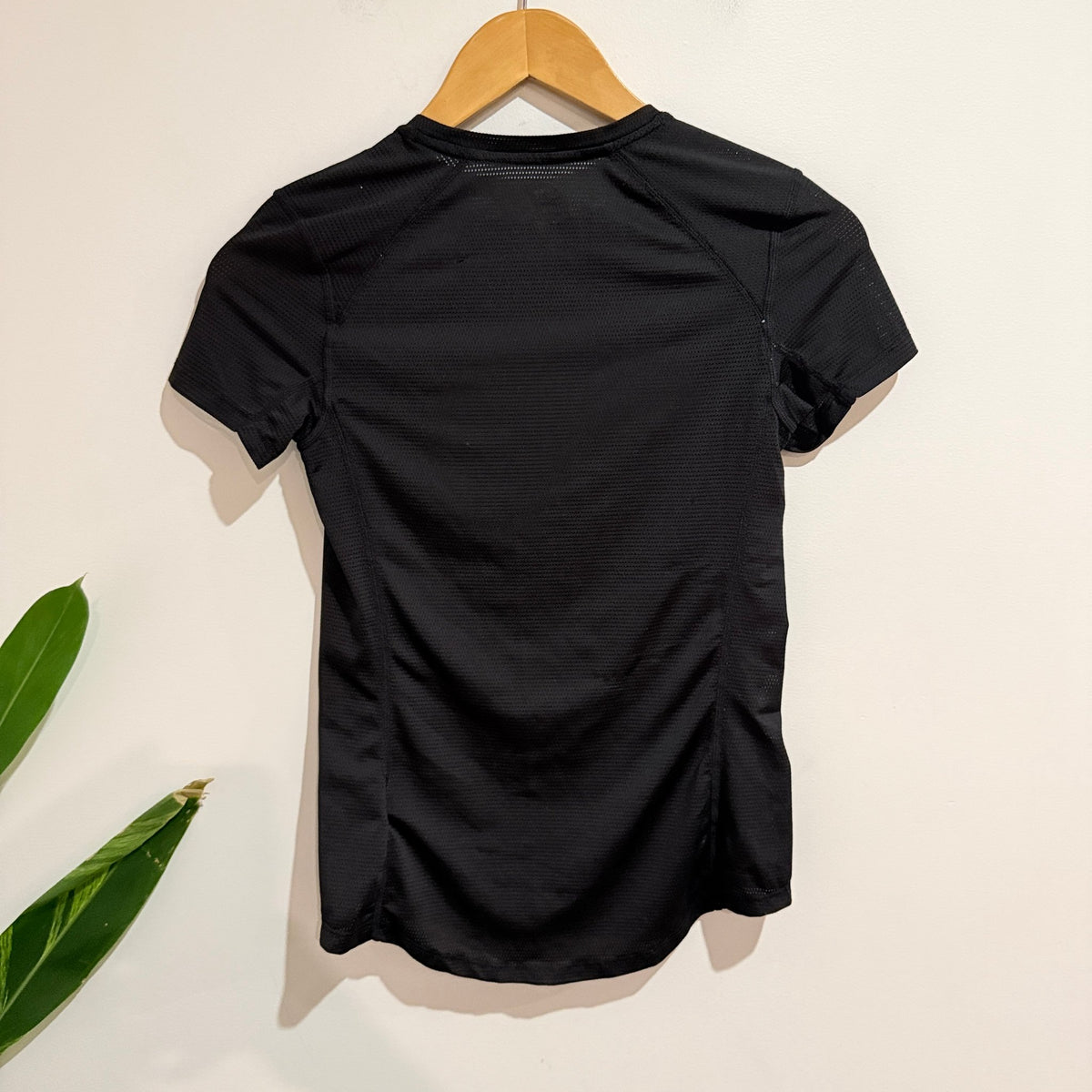 H&M Sport Size XS Mesh Training Tee