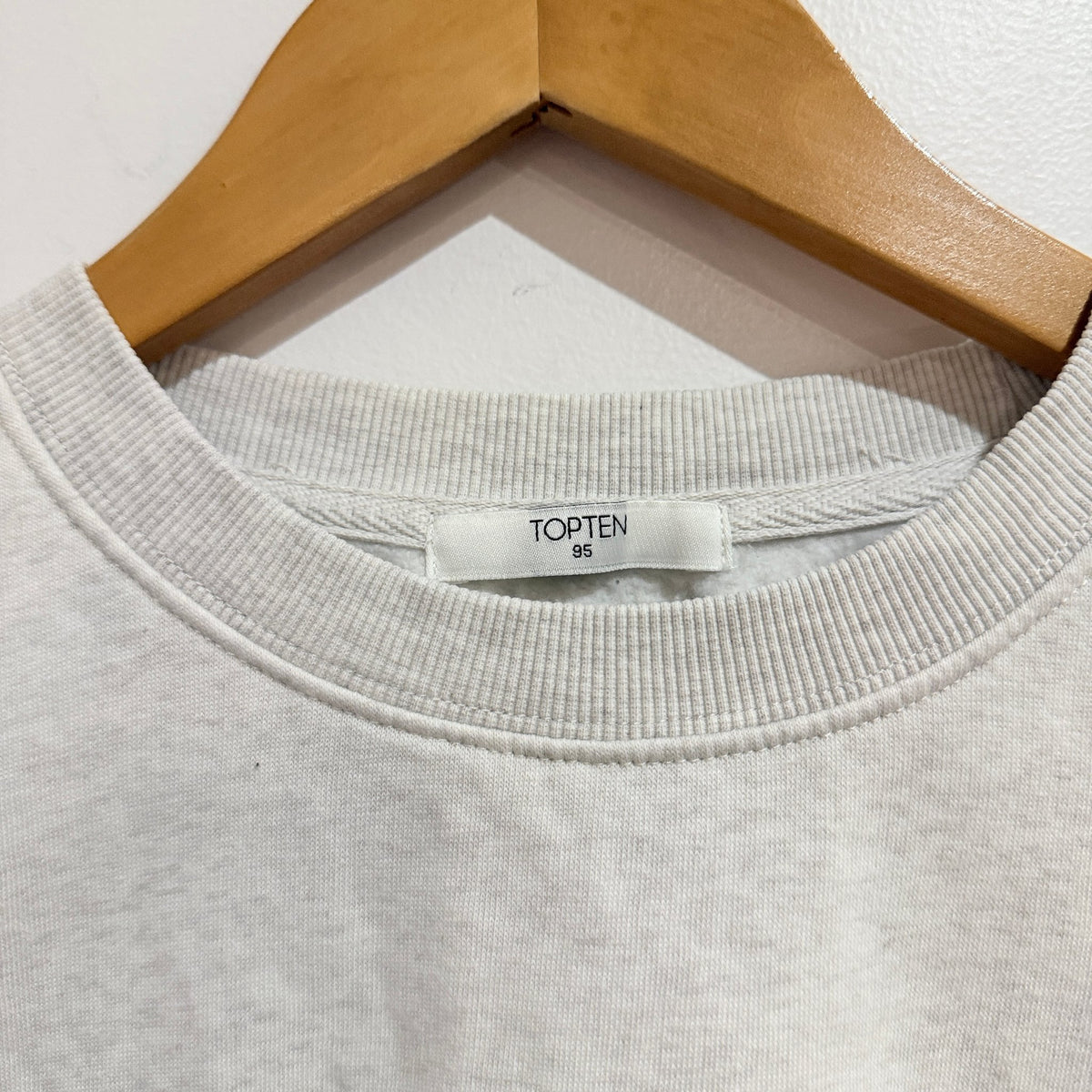 Topten Size 95 | U/Arm to U/Arm 56cm Embroidered Crop Sweatshirt