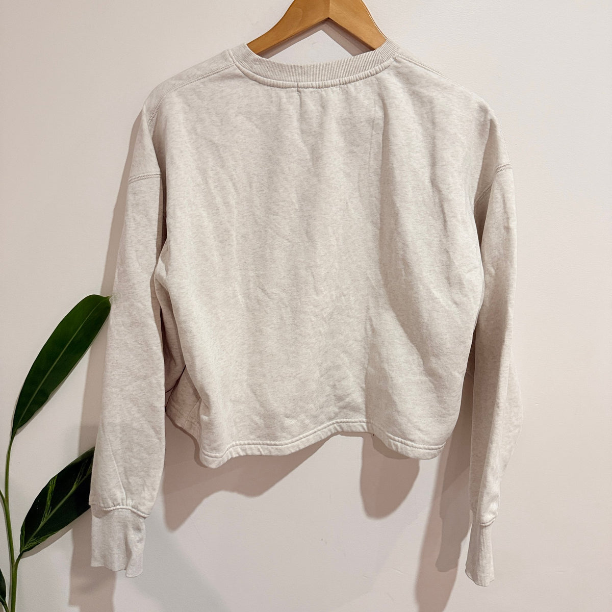 Topten Size 95 | U/Arm to U/Arm 56cm Embroidered Crop Sweatshirt