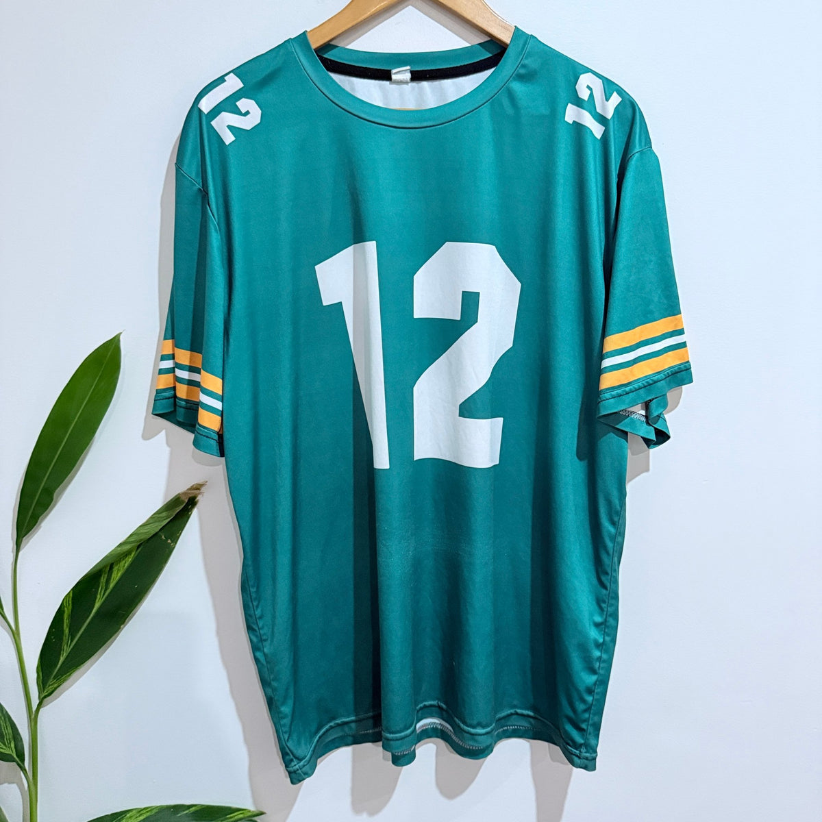 Brand Unknown Size U/Arm to U/Arm 60cm Number 12 Jersey Tee