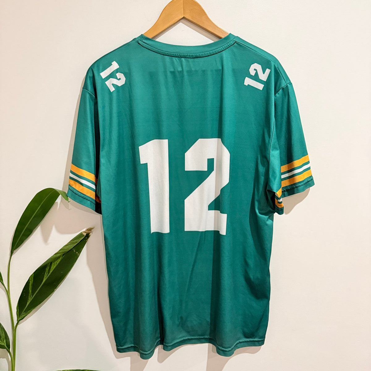 Brand Unknown Size U/Arm to U/Arm 60cm Number 12 Jersey Tee