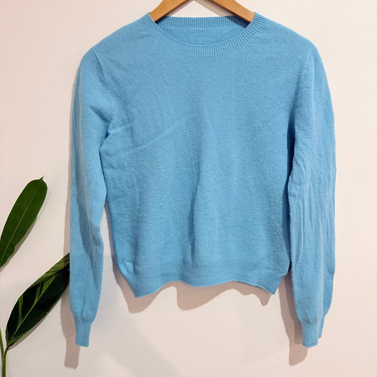 Brand Unknown Size U/Arm to U/Arm 44cm Fluffy Knit Crew Neck Jumper