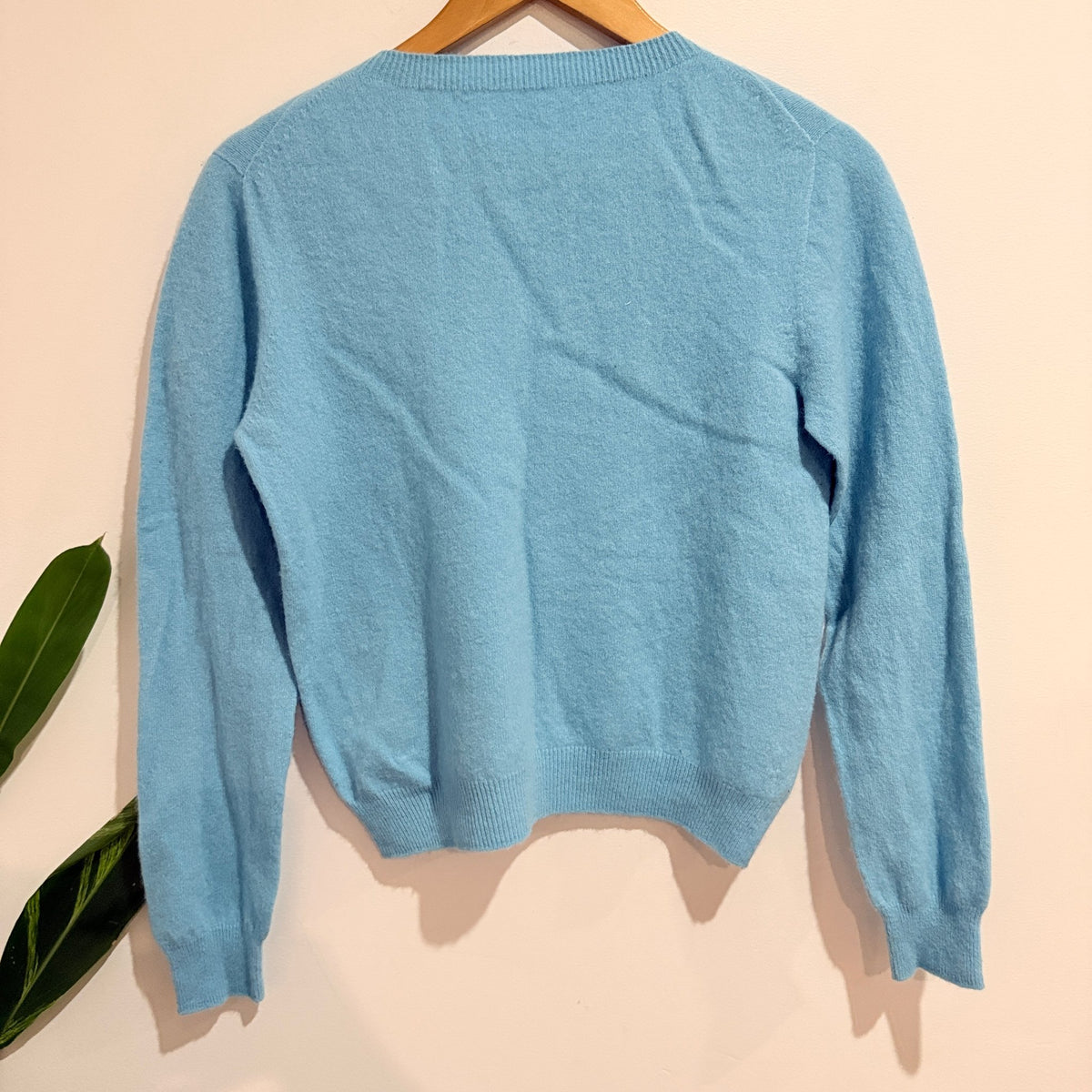Brand Unknown Size U/Arm to U/Arm 44cm Fluffy Knit Crew Neck Jumper