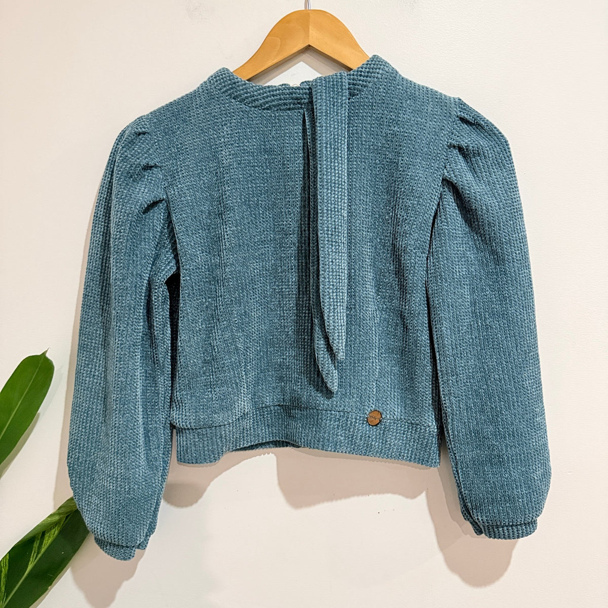 Bobby's Size M | U/Arm to U/Arm 42cm Chenille Knit Tie Neck Crop Jumper