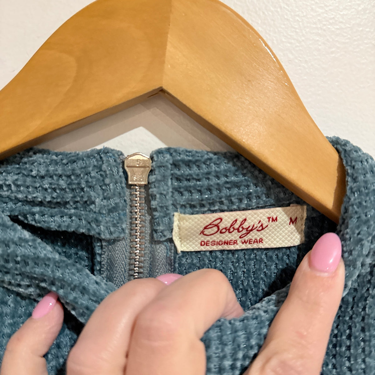 Bobby's Size M | U/Arm to U/Arm 42cm Chenille Knit Tie Neck Crop Jumper