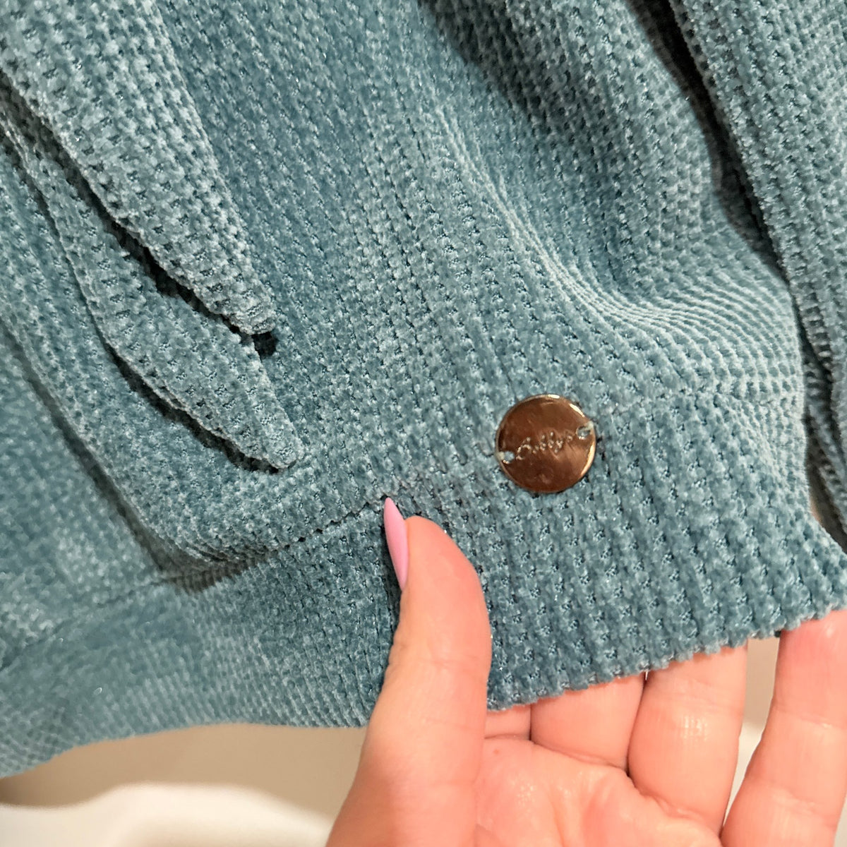 Bobby's Size M | U/Arm to U/Arm 42cm Chenille Knit Tie Neck Crop Jumper
