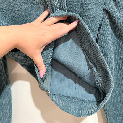 Bobby's Size M | U/Arm to U/Arm 42cm Chenille Knit Tie Neck Crop Jumper