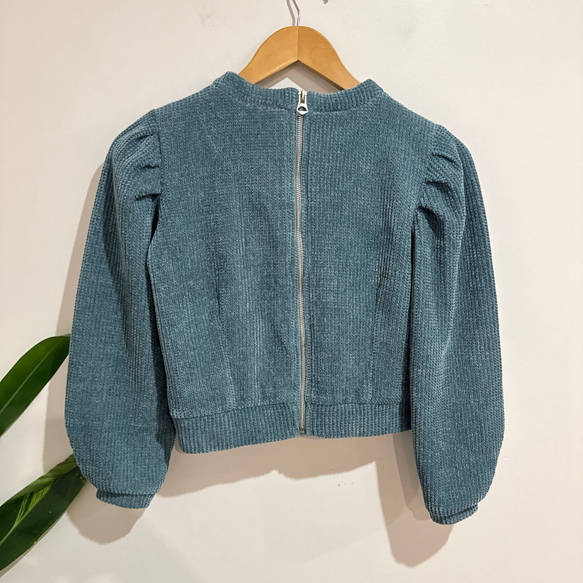 Bobby's Size M | U/Arm to U/Arm 42cm Chenille Knit Tie Neck Crop Jumper