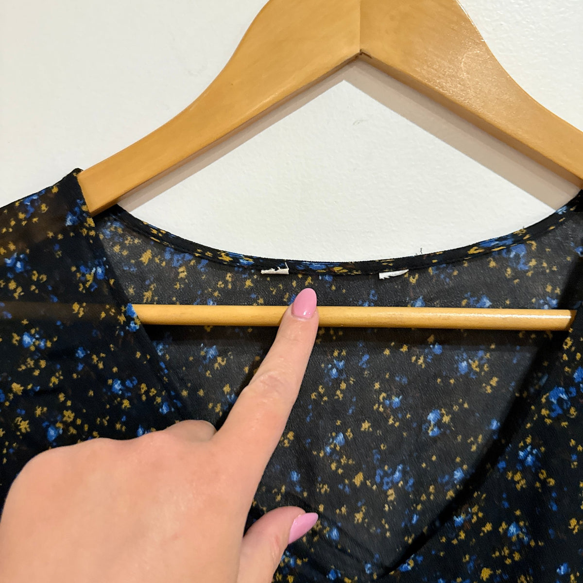 Max Size U/Arm to U/Arm 45cm Ditsy Floral V-Neck Mini Dress