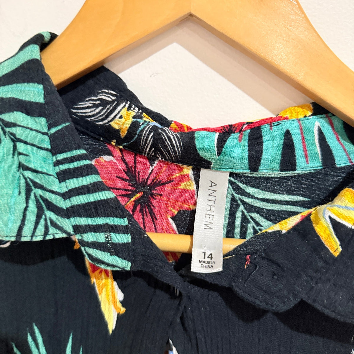 Anthem Black Tropical Parrot Print Shirt Size 14