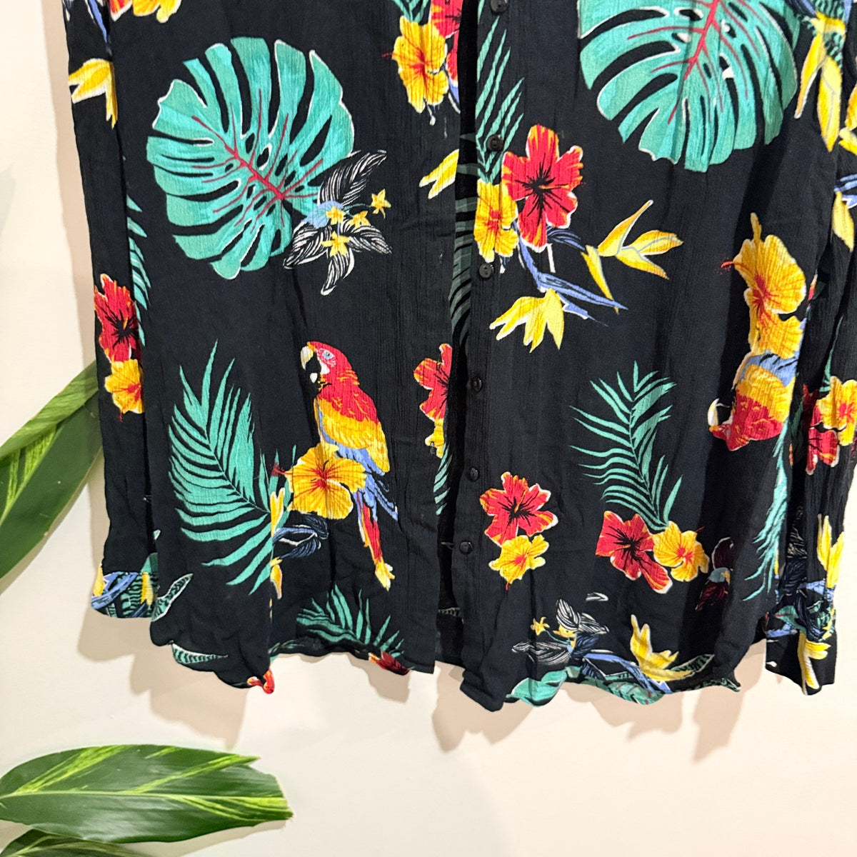 Anthem Black Tropical Parrot Print Shirt Size 14
