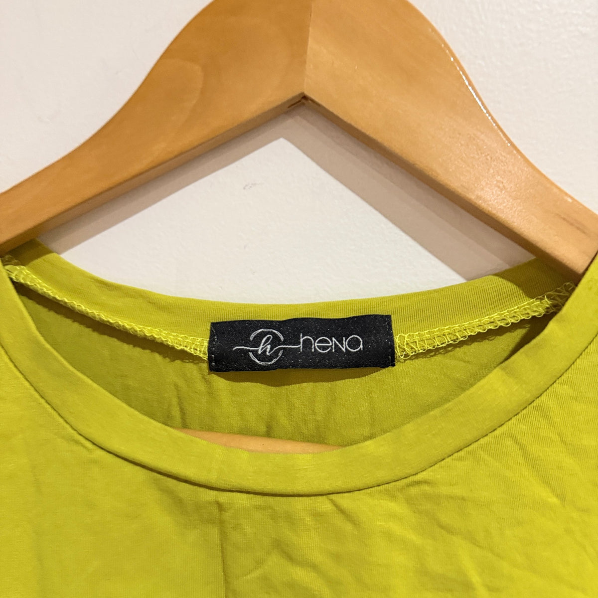 Hena Lime Green Cropped T-Shirt Size 16