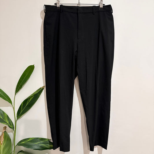Uniqlo Black Tapered Trousers Size M | Waist 30-33 inch