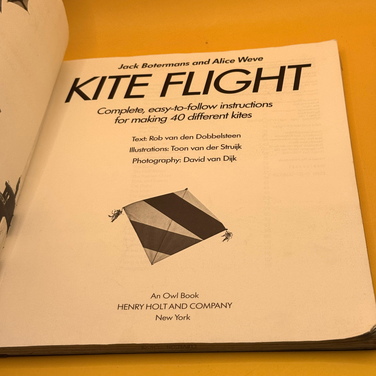 Kite Flight by Jack Botermans and Alice Weve