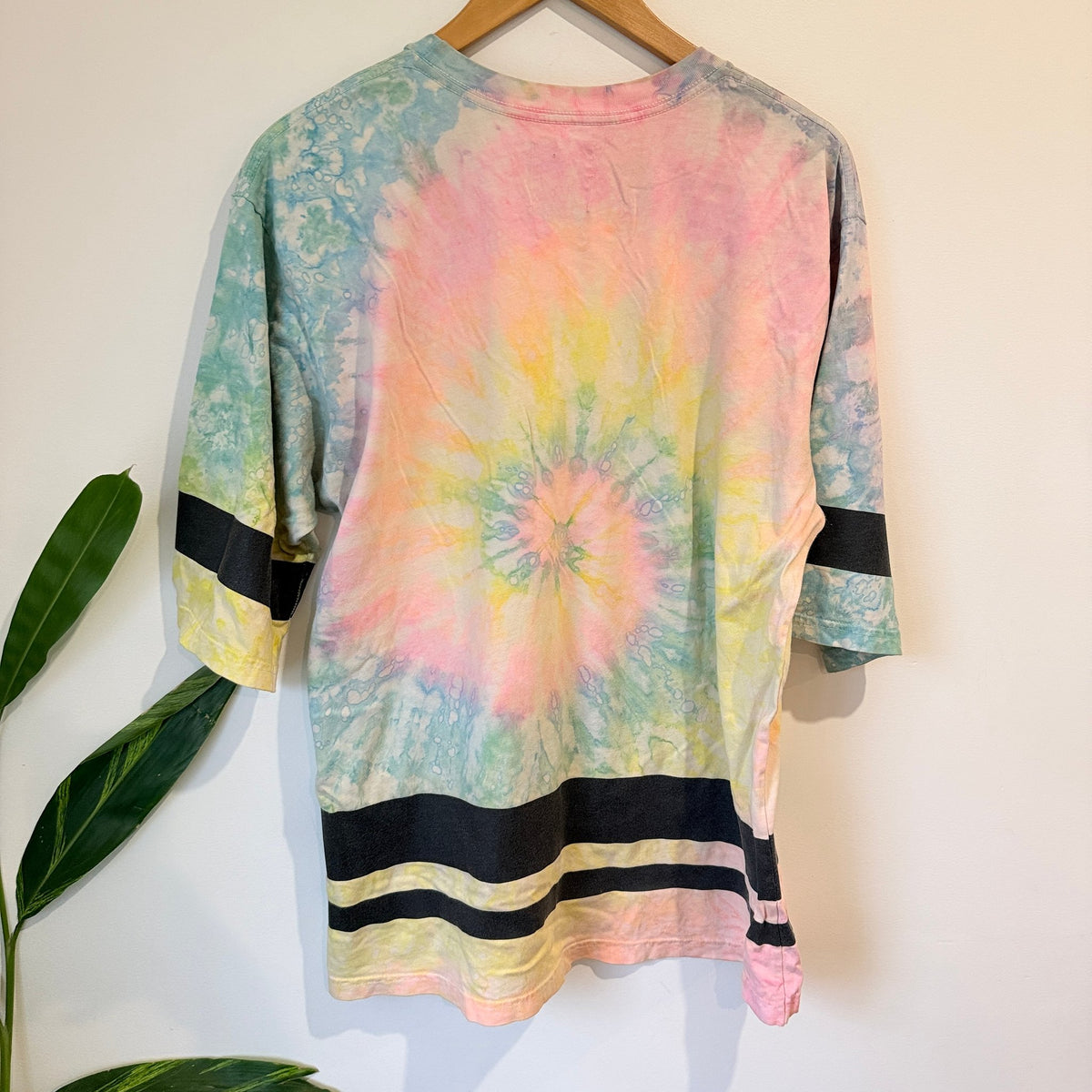 UNIF Size L Tie Dye Stripe Oversized Tee