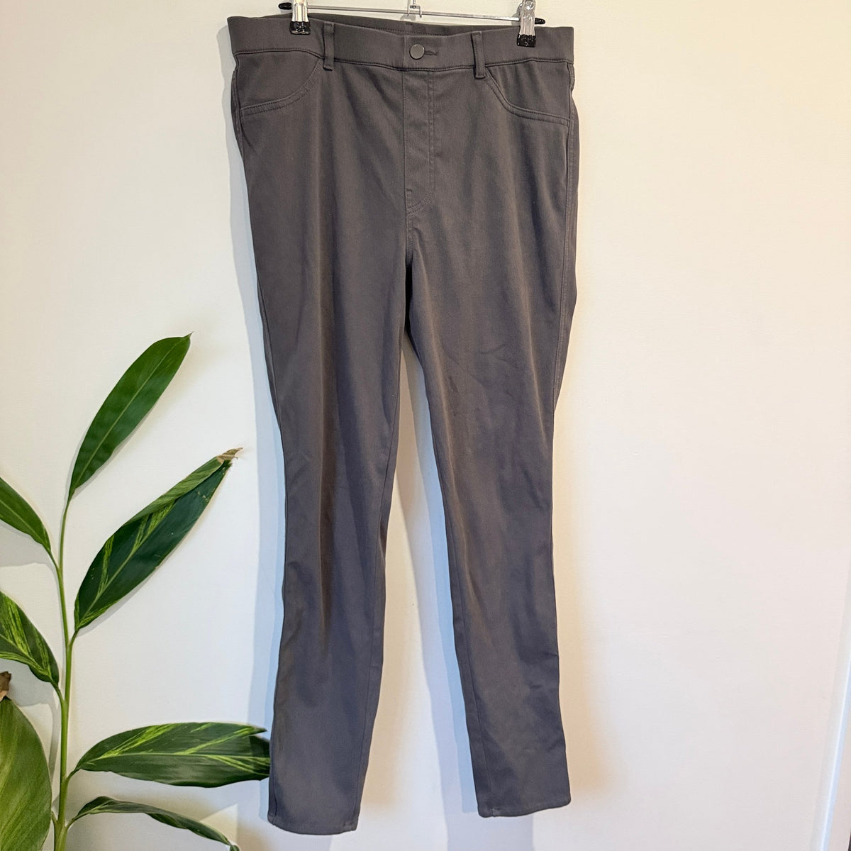 Uniqlo Size XL Stretch Slim Fit Pants