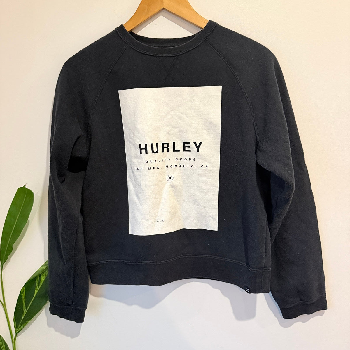 Hurley Size XS Box Logo Print Crew Sweatshirt