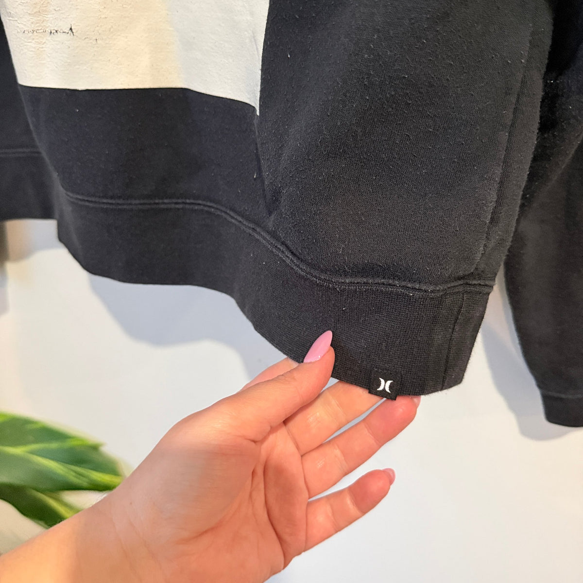 Hurley Size XS Box Logo Print Crew Sweatshirt