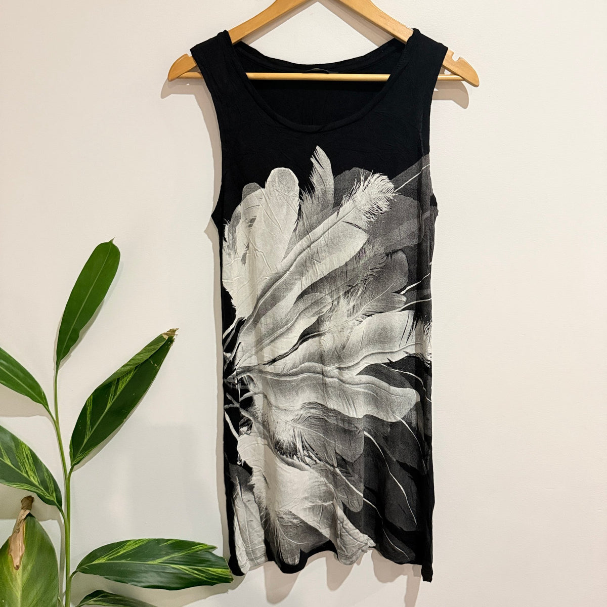 Decjuba Size S Feather Print Sleeveless Jersey Dress