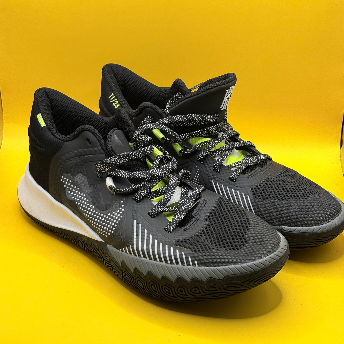 Nike Kyrie Flytrap 5 Basketball Shoes - Black/Volt - Men's US 9