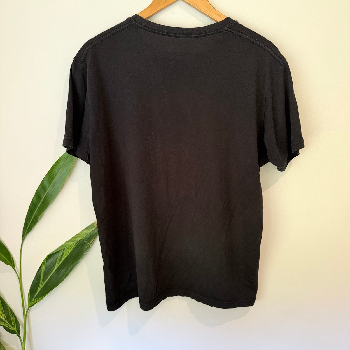 Uniqlo Size XL Crew Neck Tee