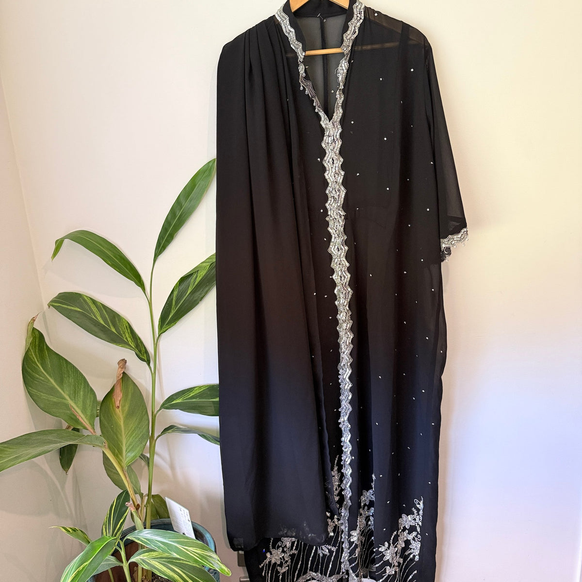 Brand Unknown Size U/Arm to U/Arm 65cm Embellished Chiffon Open Front Kaftan