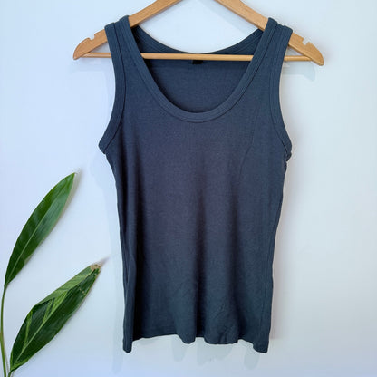 Uniqlo Size M Ribbed Scoop Neck Tank