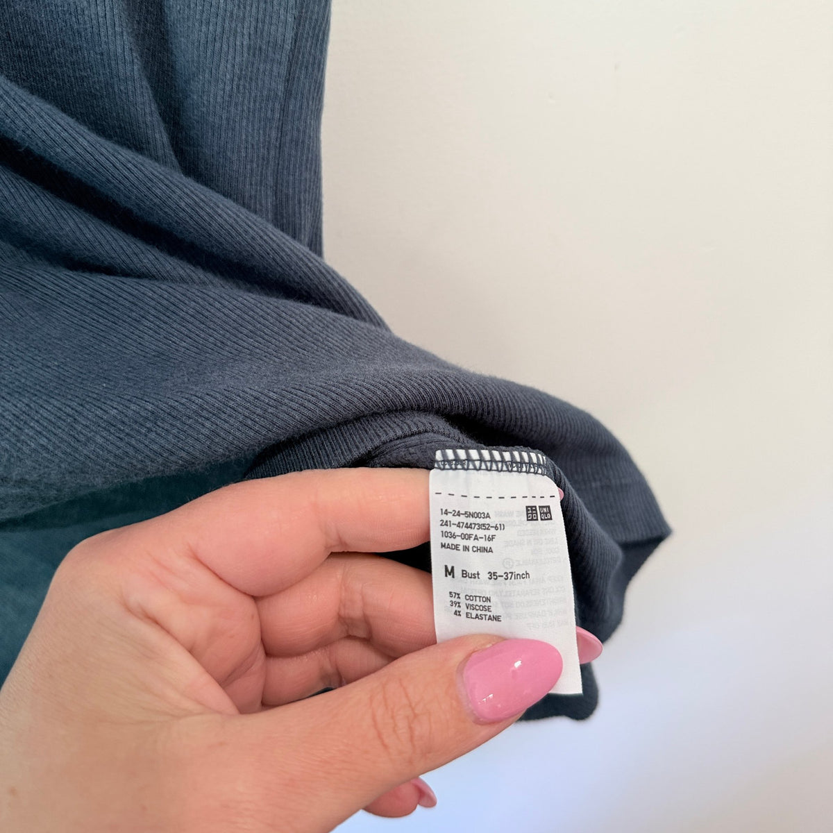 Uniqlo Size M Ribbed Scoop Neck Tank