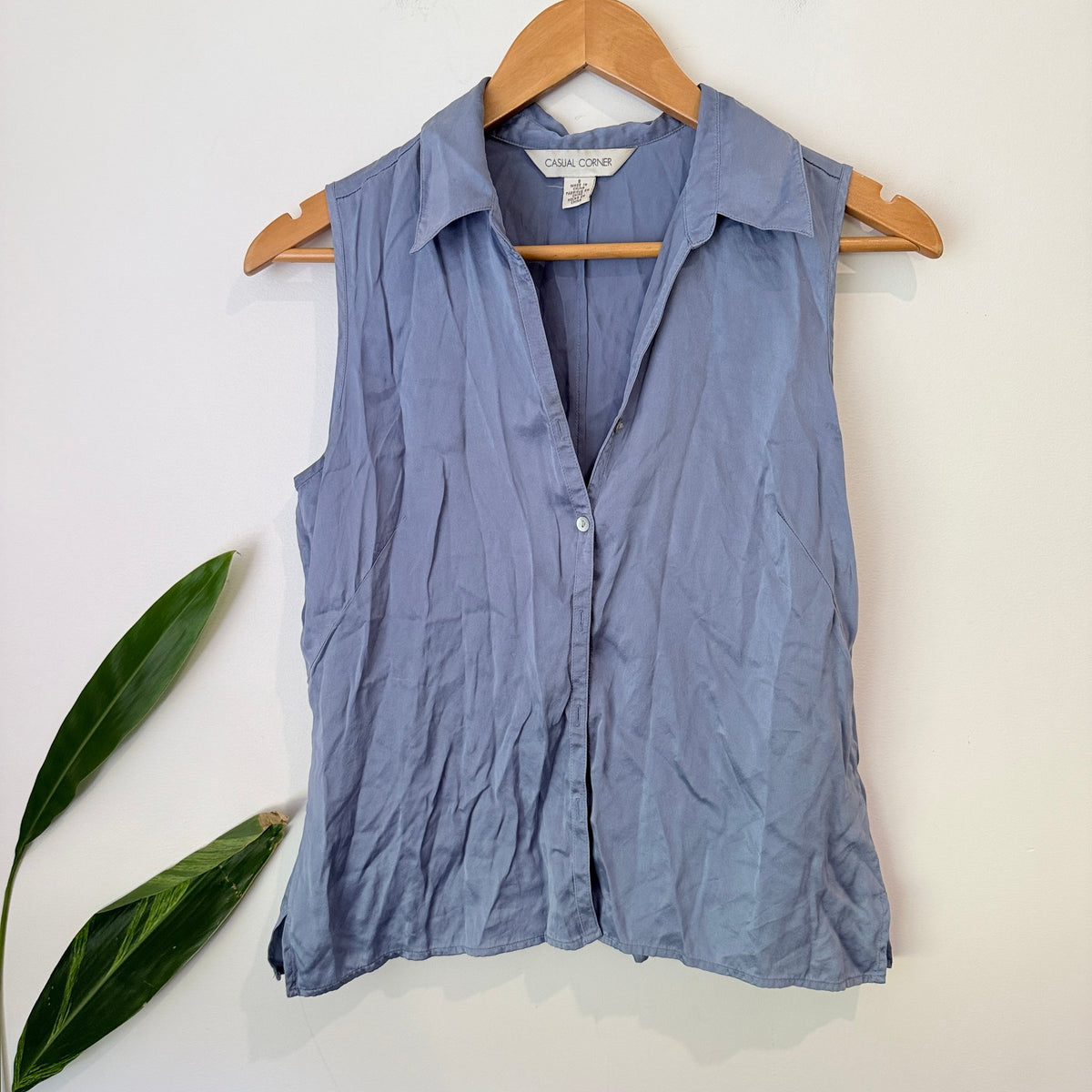 Casual Corner Size 12 Silk Sleeveless Button Up Shirt