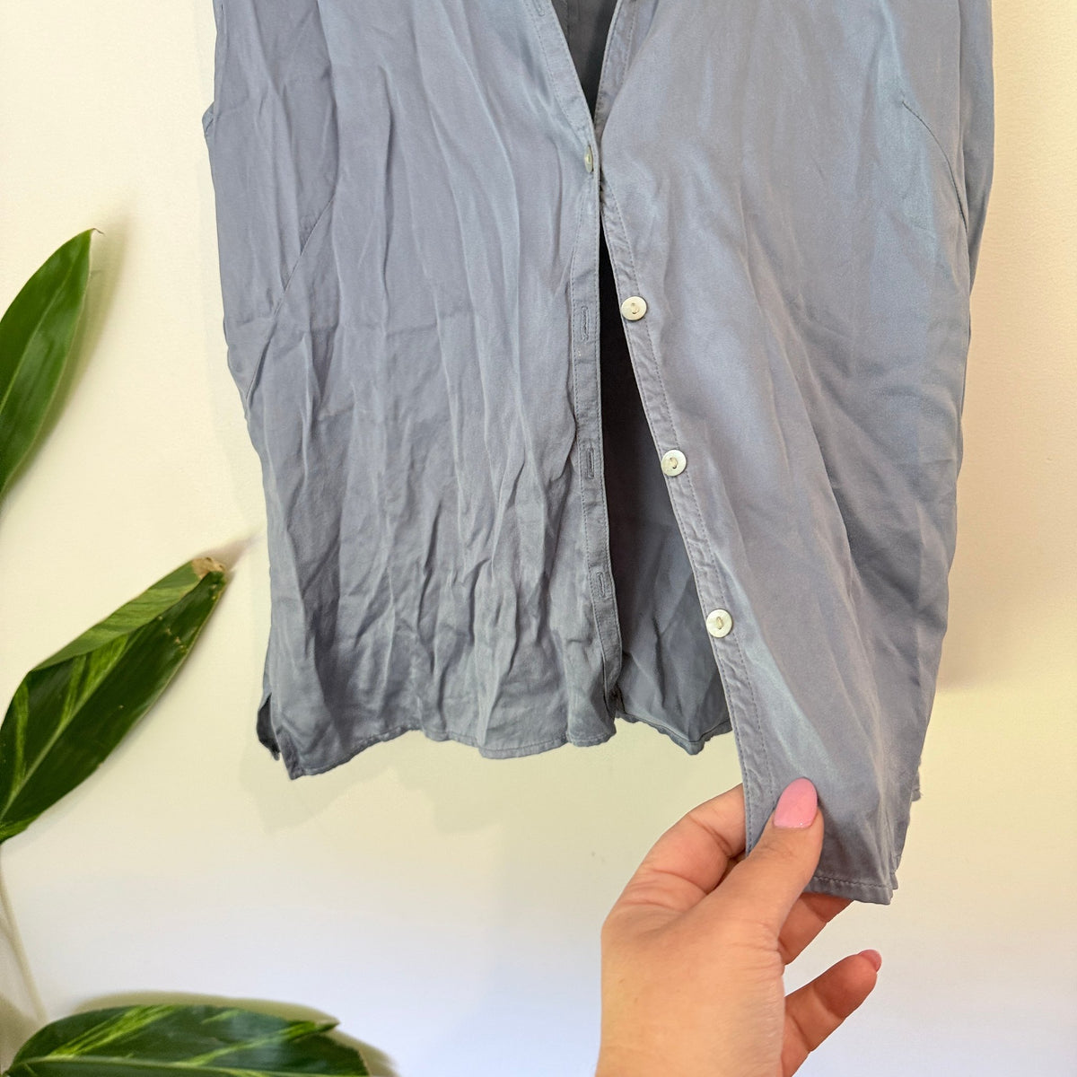 Casual Corner Size 12 Silk Sleeveless Button Up Shirt