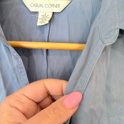 Casual Corner Size 12 Silk Sleeveless Button Up Shirt
