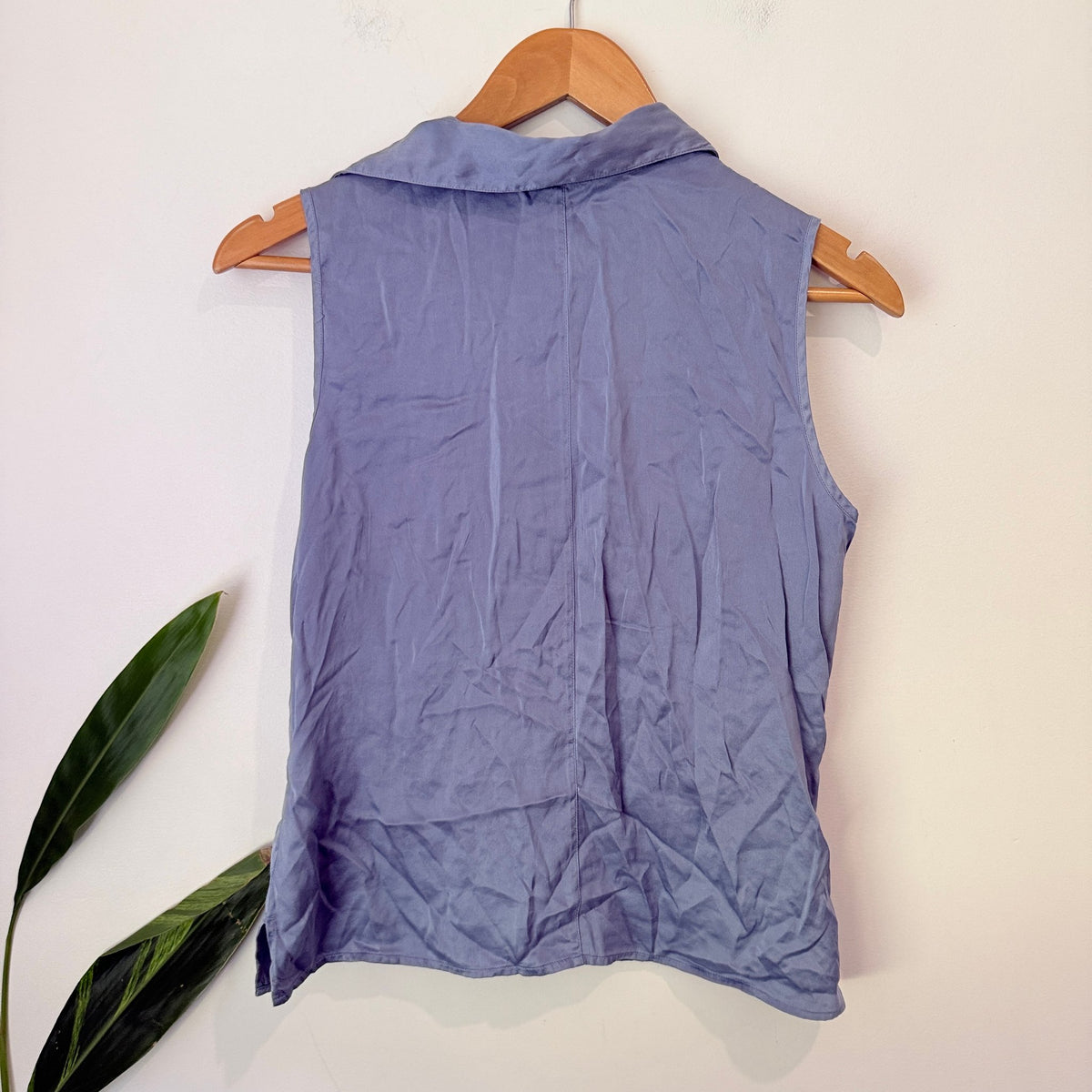 Casual Corner Size 12 Silk Sleeveless Button Up Shirt