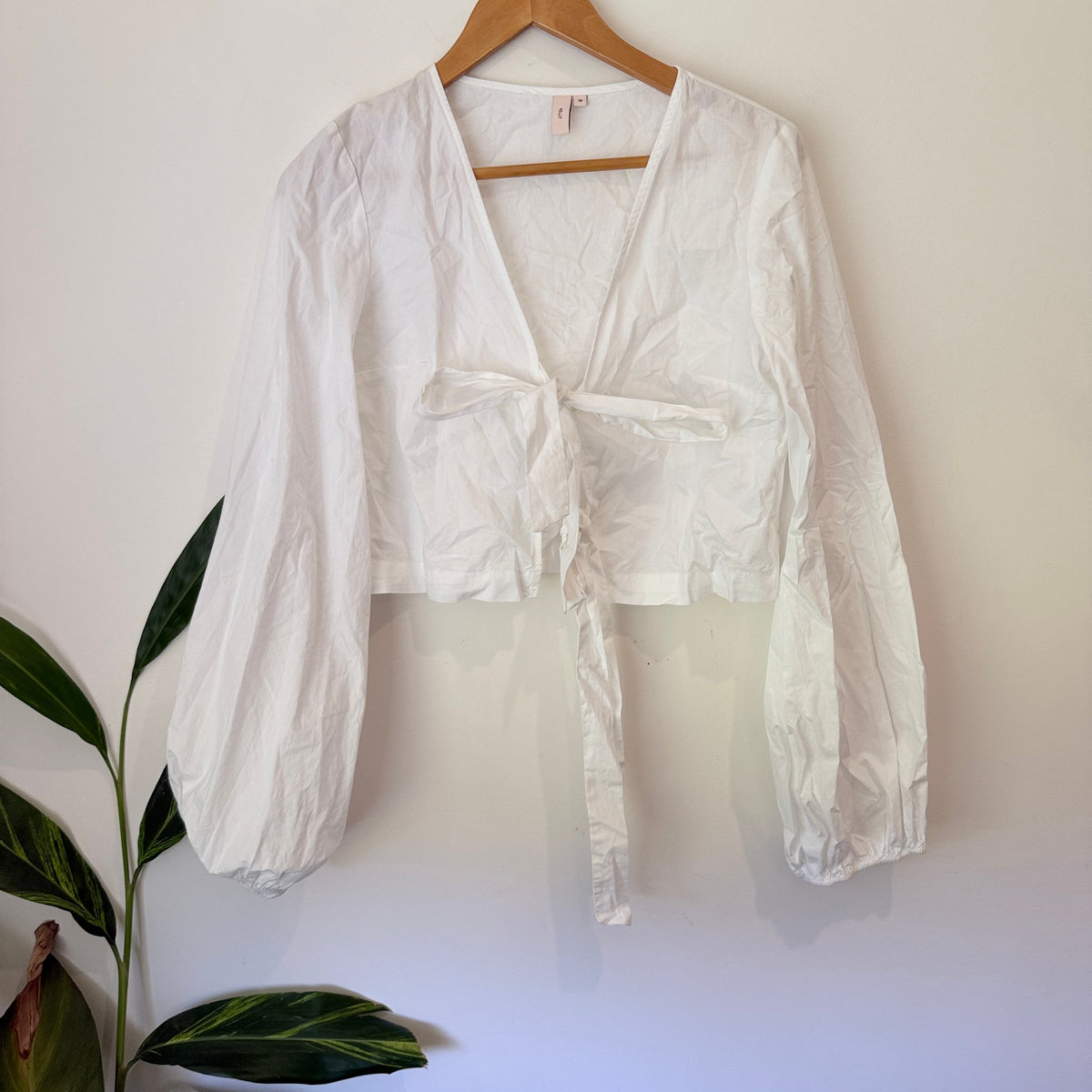 Nelly Size 38 Tie Front Balloon Sleeve Crop Blouse