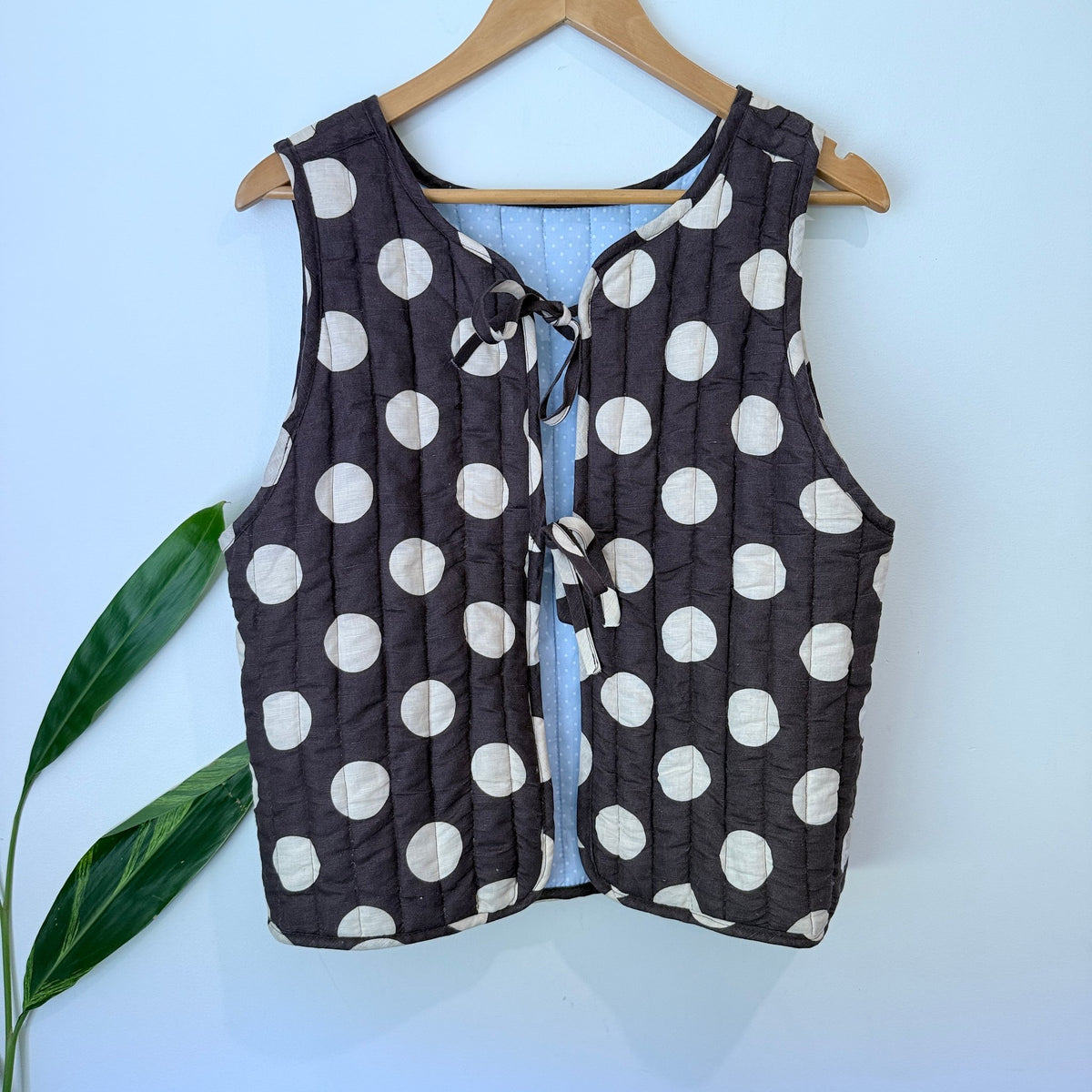 Brand Unknown Size U/Arm to U/Arm 50cm Spot Print Quilted Tie Front Vest