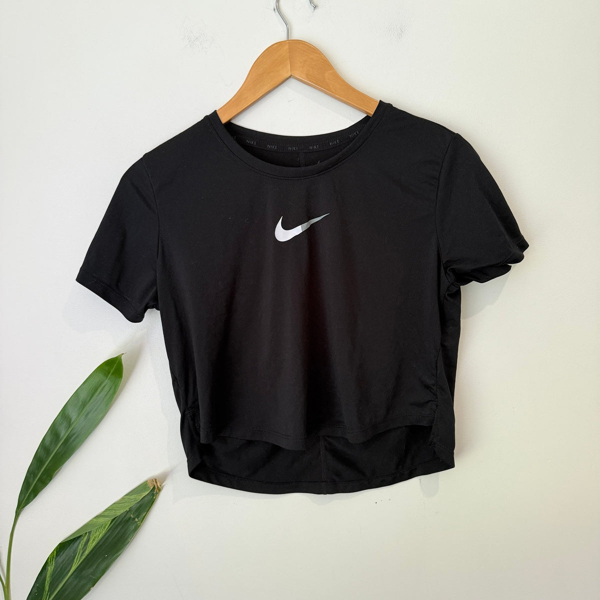 Nike Dri-FIT Size M Cropped Running Tee