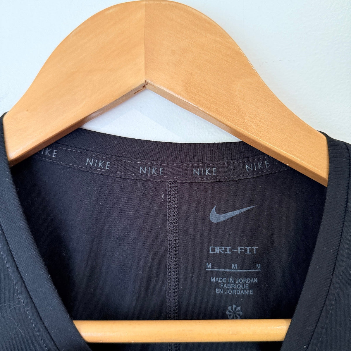 Nike Dri-FIT Size M Cropped Running Tee