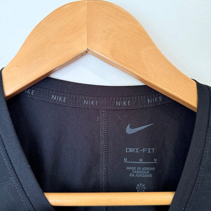 Nike Dri-FIT Size M Cropped Running Tee