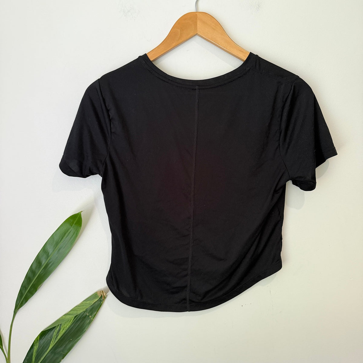 Nike Dri-FIT Size M Cropped Running Tee