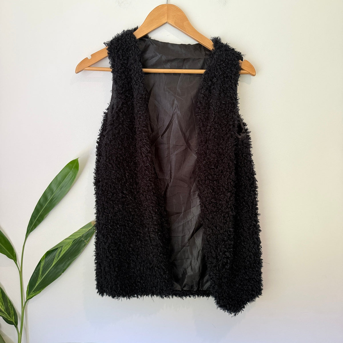 Brand Unknown Size U/Arm to U/Arm 50cm Teddy Fleece Open Front Vest