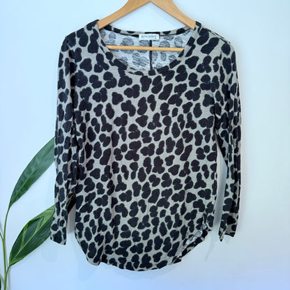 Betty Basics Size 8 Animal Print Long Sleeve Top