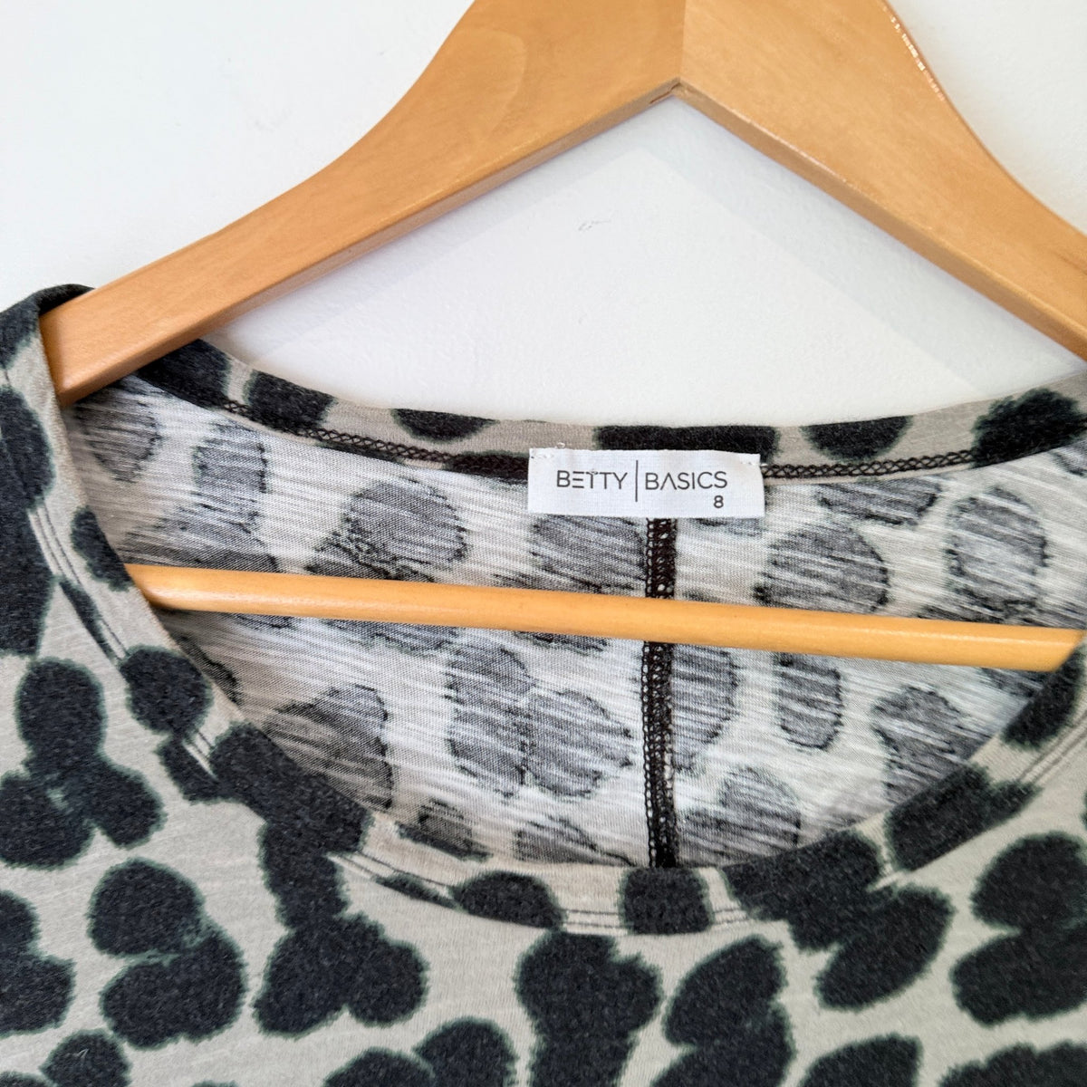 Betty Basics Size 8 Animal Print Long Sleeve Top