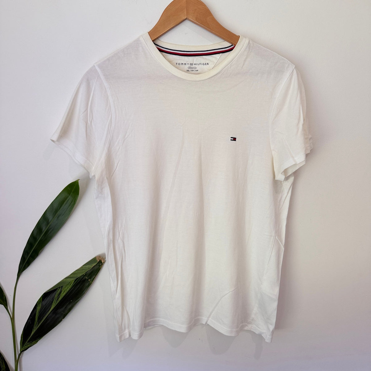Tommy Hilfiger Size XS Logo Crew Neck Tee