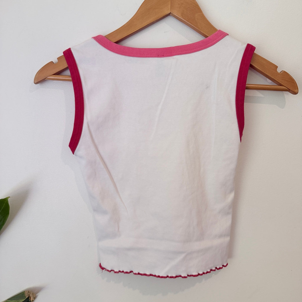 Dangerfield Size 8 | U/Arm to U/Arm 33cm Heart Motif Rib Crop Tank